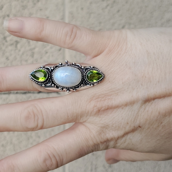 New Rainbow Moonstone & Peridot 925 Silver Statement Ring. - Picture 10 of 11